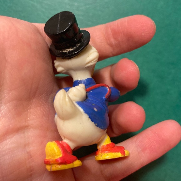 B1G2 - Uncle Scrooge McDuck Disney Figure - Buy 1, Get 2 FREE - Picture 6 of 8